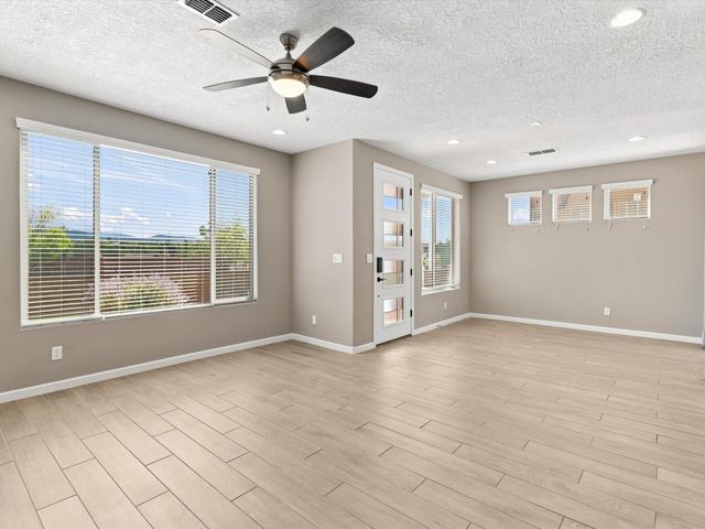 4642 Rail Runner Road, Santa Fe, NM 87507
