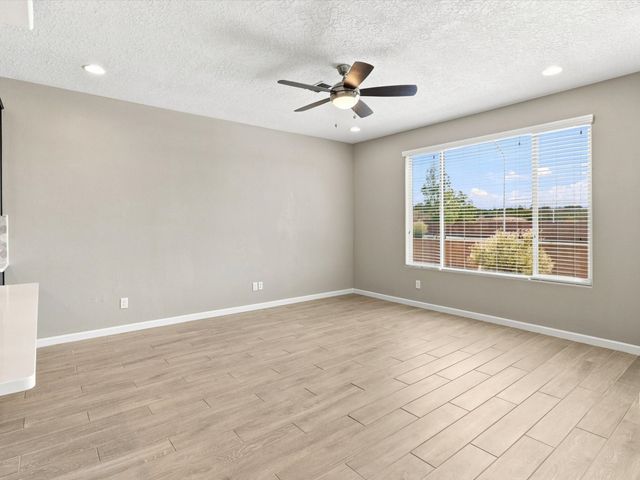 4642 Rail Runner Road, Santa Fe, NM 87507
