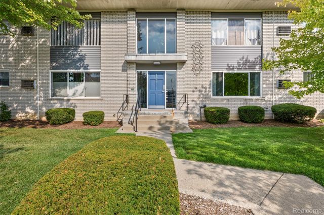4830 BRIARWOOD Avenue D2, Royal Oak, MI 48073
