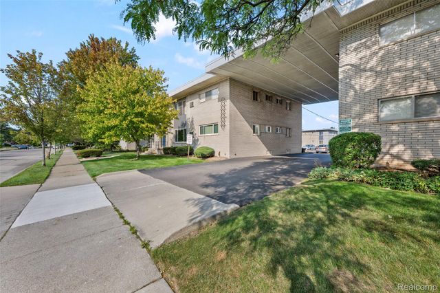 4830 BRIARWOOD Avenue D2, Royal Oak, MI 48073