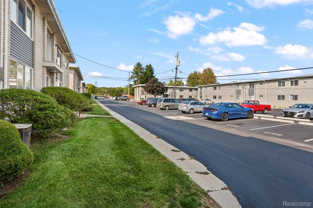 4830 BRIARWOOD Avenue D2, Royal Oak, MI 48073