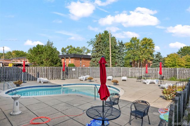 4830 BRIARWOOD Avenue D2, Royal Oak, MI 48073