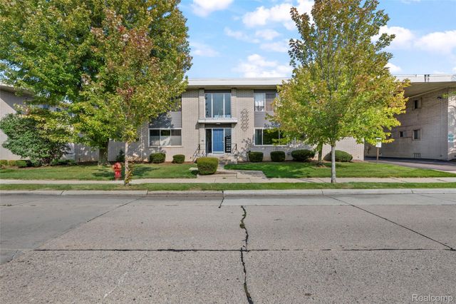 4830 BRIARWOOD Avenue D2, Royal Oak, MI 48073