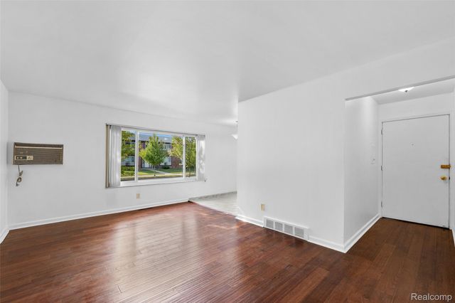 4830 BRIARWOOD Avenue D2, Royal Oak, MI 48073