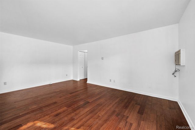 4830 BRIARWOOD Avenue D2, Royal Oak, MI 48073