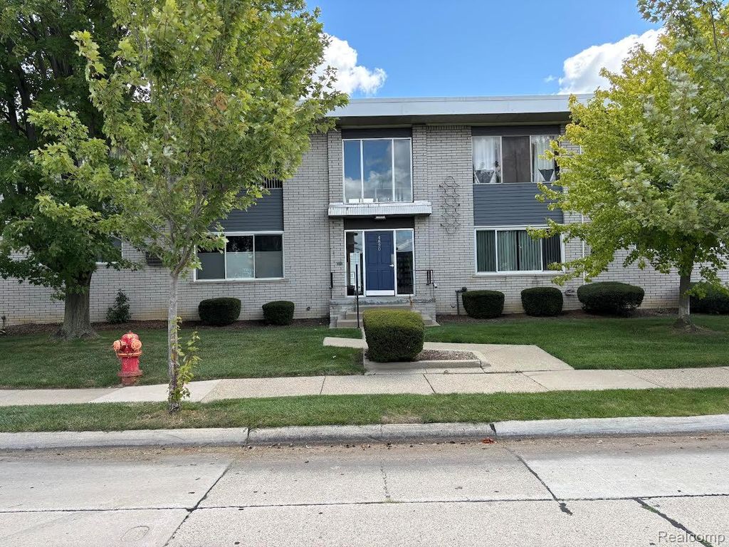 4830 BRIARWOOD Avenue D2, Royal Oak, MI 48073