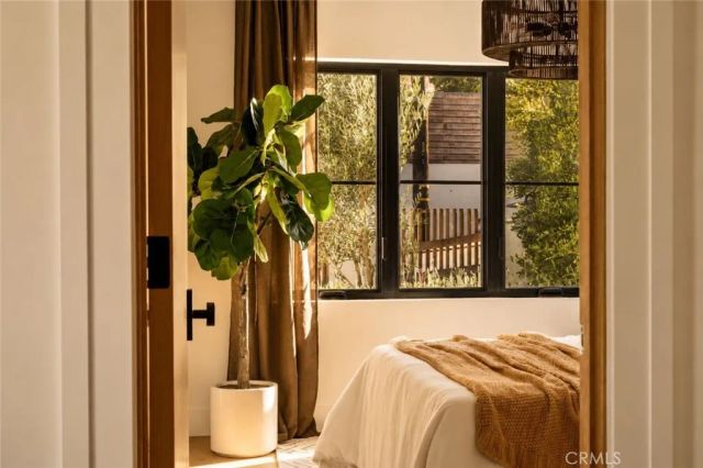 2137 Santa Ynez Street, Los Angeles, CA 90026