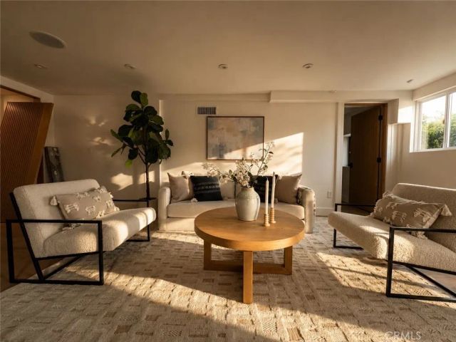 2137 Santa Ynez Street, Los Angeles, CA 90026