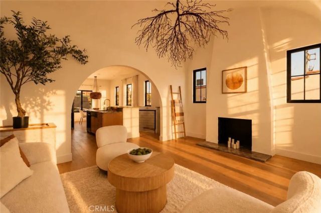 2137 Santa Ynez Street, Los Angeles, CA 90026