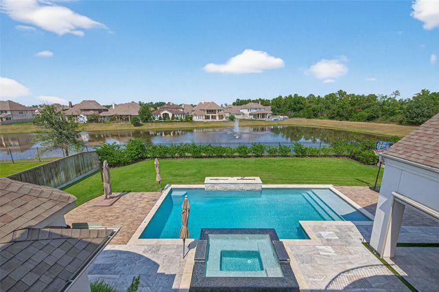 6806 E Warwick Lake Lane, Spring, TX 77389