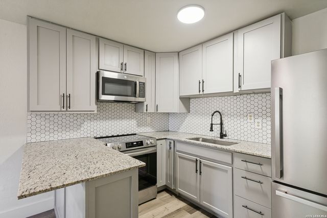 1121 Essex St Apt 3, San Antonio, TX 78210