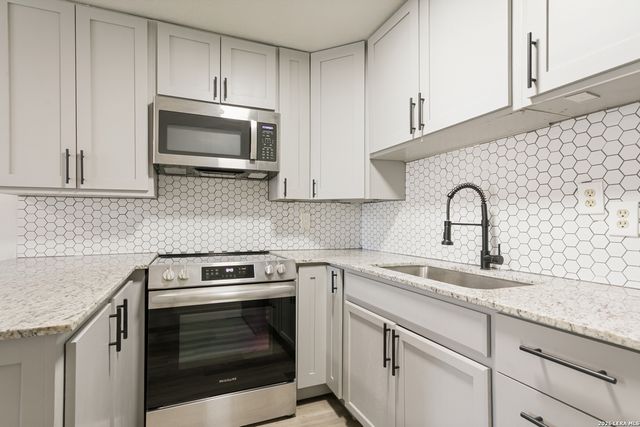 1121 Essex St Apt 3, San Antonio, TX 78210