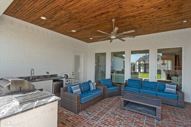 402 Erie Circle, Bossier City, LA 71111