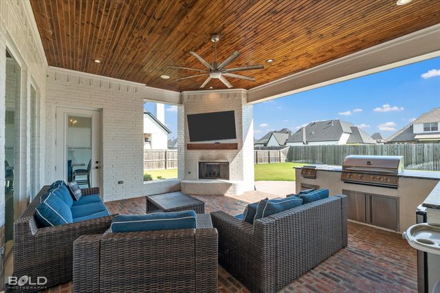 402 Erie Circle, Bossier City, LA 71111