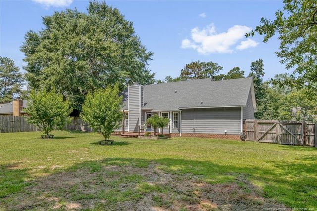 470 Northwoods Drive, Raeford, NC 28376