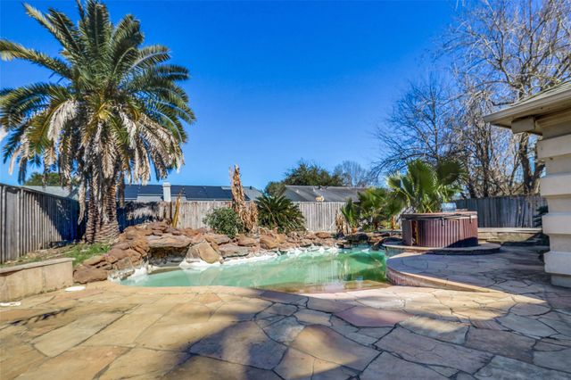 7106 Feather Creek Drive, Houston, TX 77086