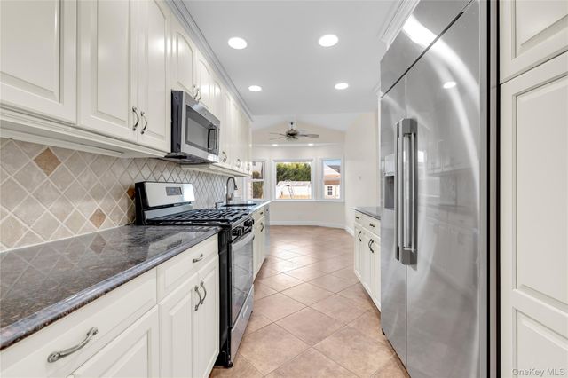 1554 Holiday Park Drive, Wantagh, NY 11793