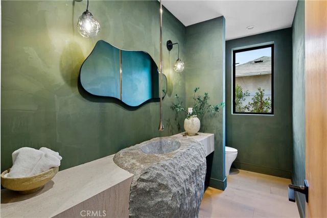 13944 Valleyheart Drive, Sherman Oaks, CA 91423