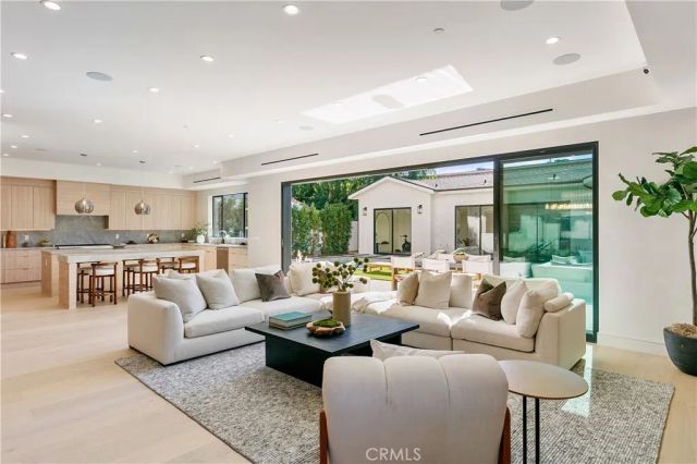 13944 Valleyheart Drive, Sherman Oaks, CA 91423