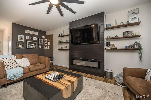 619 Schapers Court, Moscow Mills, MO 63362