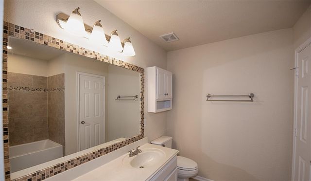 106 Easton Glen Lane, Dickinson, TX 77539