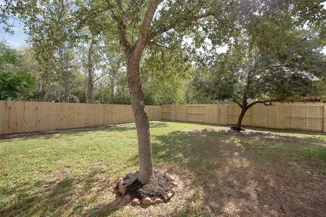106 Easton Glen Lane, Dickinson, TX 77539