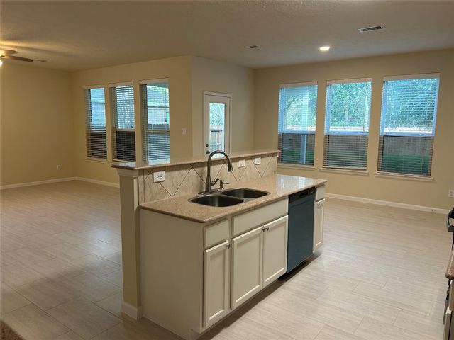106 Easton Glen Lane, Dickinson, TX 77539