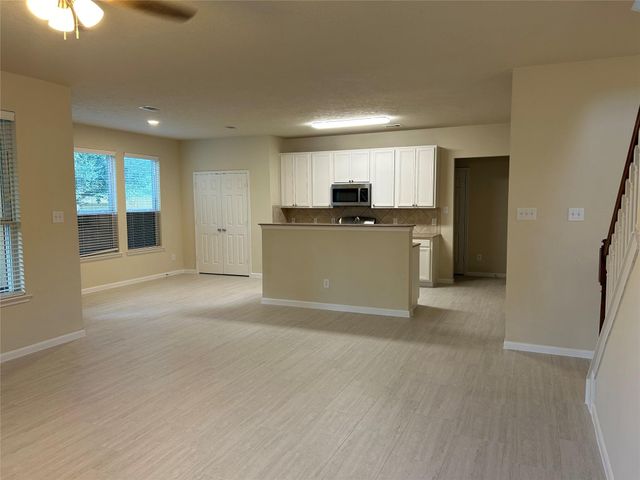 106 Easton Glen Lane, Dickinson, TX 77539