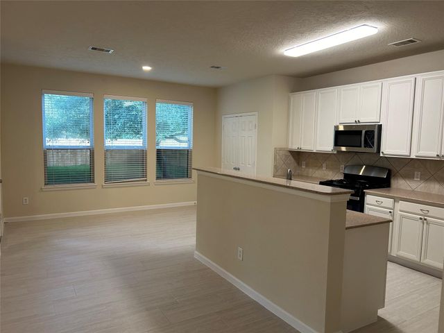 106 Easton Glen Lane, Dickinson, TX 77539