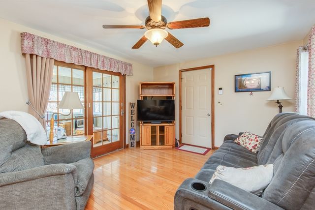 5 Cedar Grove Ave, Tyngsborough, MA 01879