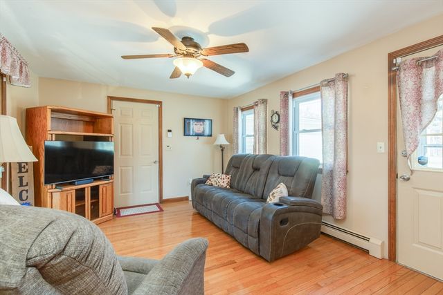 5 Cedar Grove Ave, Tyngsborough, MA 01879