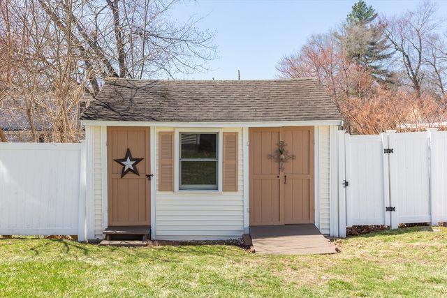 5 Cedar Grove Ave, Tyngsborough, MA 01879