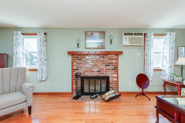 5 Cedar Grove Ave, Tyngsborough, MA 01879