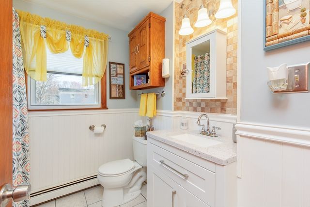 5 Cedar Grove Ave, Tyngsborough, MA 01879