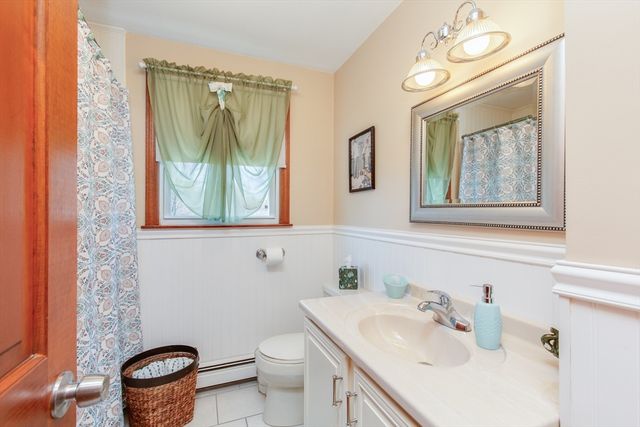 5 Cedar Grove Ave, Tyngsborough, MA 01879