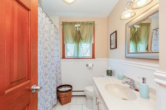 5 Cedar Grove Ave, Tyngsborough, MA 01879