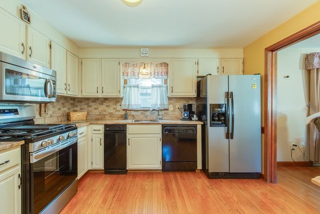 5 Cedar Grove Ave, Tyngsborough, MA 01879