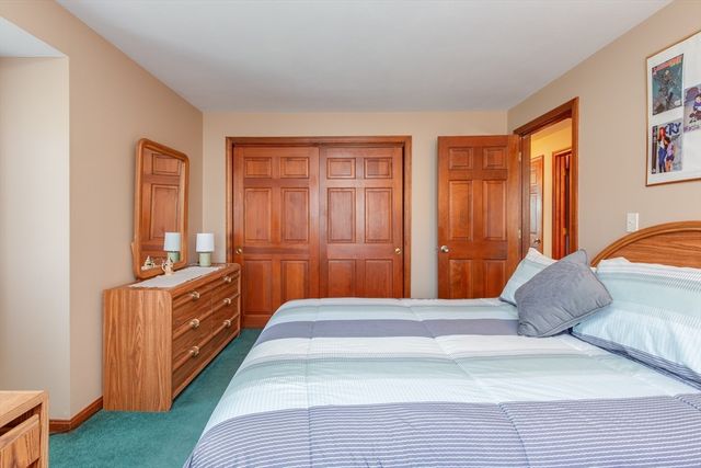 5 Cedar Grove Ave, Tyngsborough, MA 01879