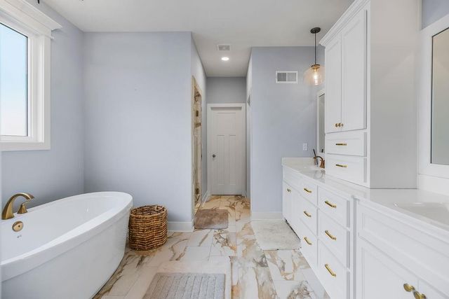 1009 N Independence Street, Pleasant Hill, MO 64080