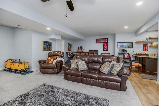 1009 N Independence Street, Pleasant Hill, MO 64080