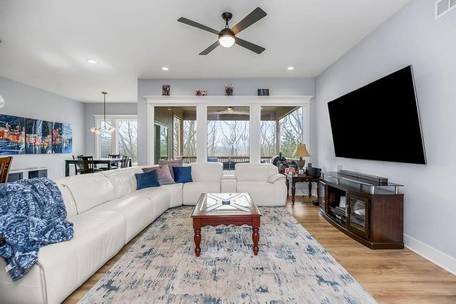 1009 N Independence Street, Pleasant Hill, MO 64080