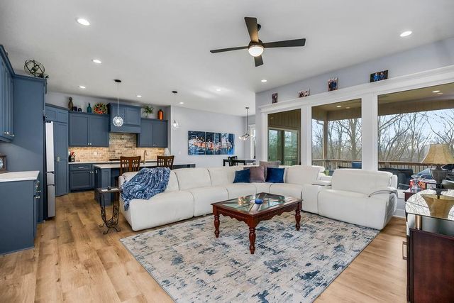 1009 N Independence Street, Pleasant Hill, MO 64080