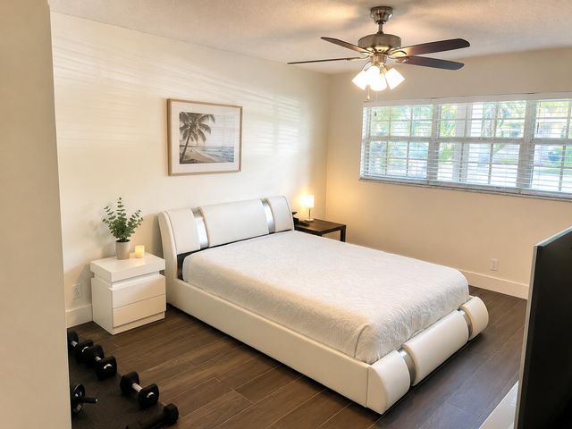 575 Oaks Lane 109, Pompano Beach, FL 33069