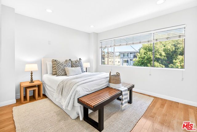 1207 California Avenue, Santa Monica, CA 90403