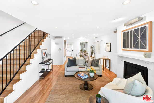 1207 California Avenue, Santa Monica, CA 90403