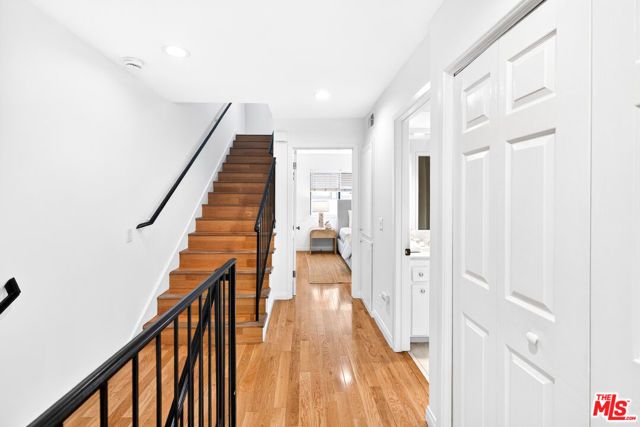 1207 California Avenue, Santa Monica, CA 90403