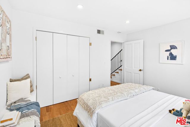 1207 California Avenue, Santa Monica, CA 90403