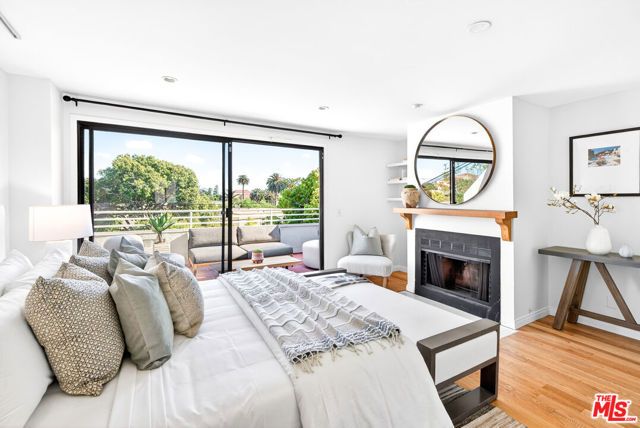 1207 California Avenue, Santa Monica, CA 90403