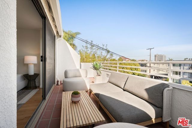 1207 California Avenue, Santa Monica, CA 90403