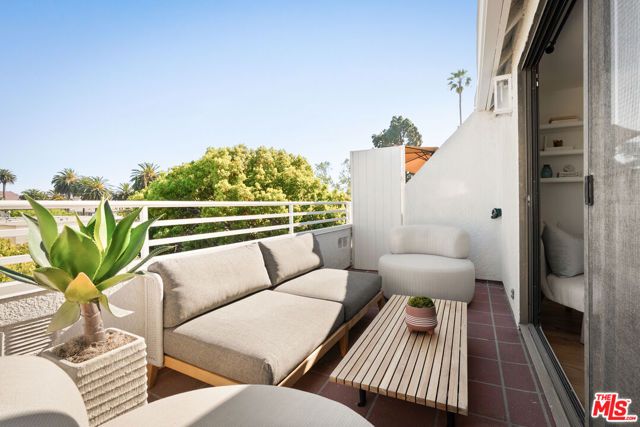 1207 California Avenue, Santa Monica, CA 90403